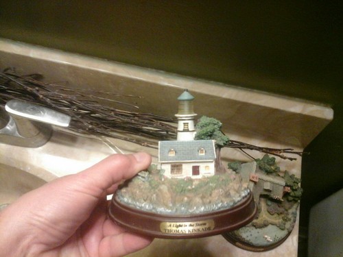 2 Thomas Kinkade Light Up, A Light In The Storm, Everett’s Cottage Lighthouses - Picture 2 of 8