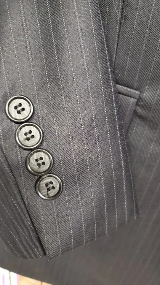 Jones New York Mens 3 Button Suit 42r 38W X 29 Navy Pinstripe Wool MINT - Image 4 of 4