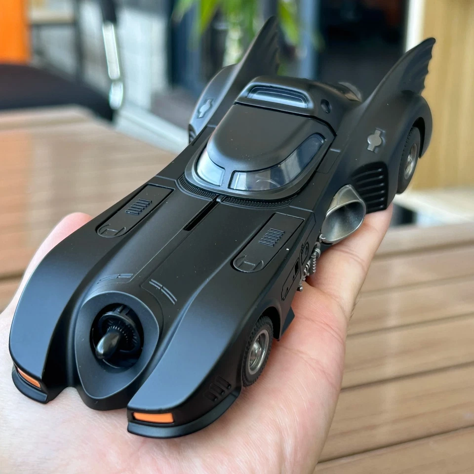 1:32 1989 Batmobile Alloy Diecast Model Car w/ Light & Sound Pull Back Toy Gift - Image 2 of 4