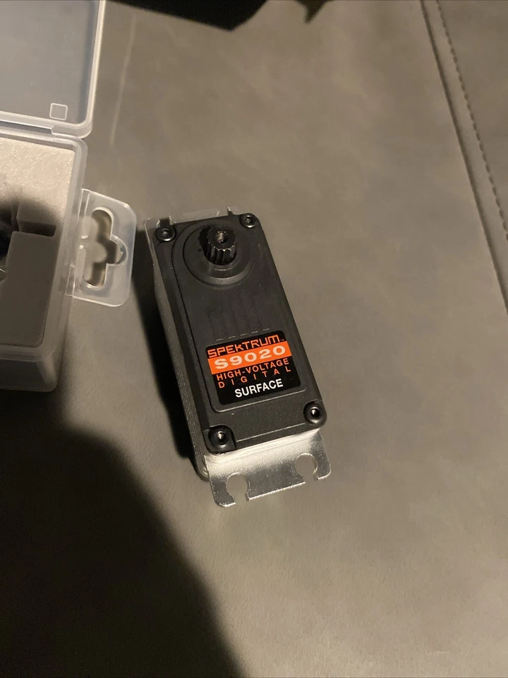 Spectrum S9020 High Voltage Servo 1/5 Scale - Image 4 of 4