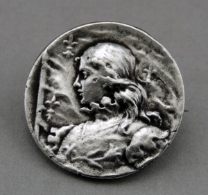 EPINGLE BROCHE .... VINTAGE ... DECOR DE JEANNE D ARC