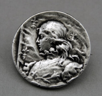 Jugendstil Antike Brosche Jeanne d'Arc aus massivem Silber