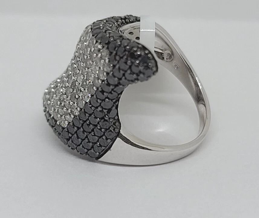 Anillo exención de diamantes blancos y negros naturales de oro blanco de 14K talla 6,75 precio de venta sugerido por el fabricante 2.500 USD Foto 3 de 4