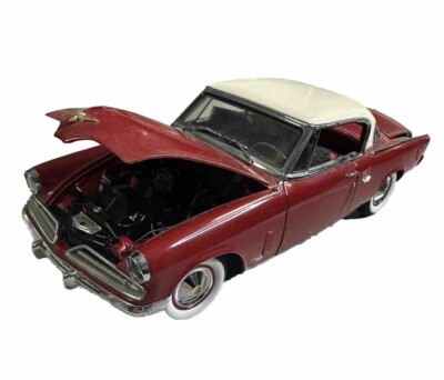 Danbury Mint 1953 Studebaker Commander Starliner 1:24 Scale