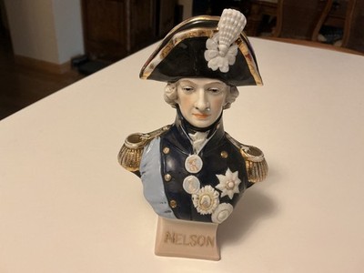 MINI BUST REGIMENTAL ENGLISH LORD NELSON FIGURINE