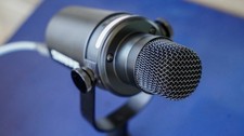 Shure MV7  microphone