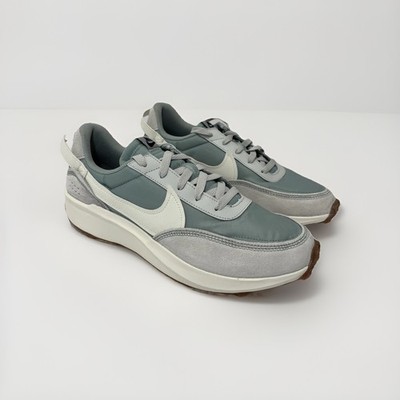 Nike Waffle Debut Light Pimuce/Sail Photon Dust  Sneakers  Men s Size 8