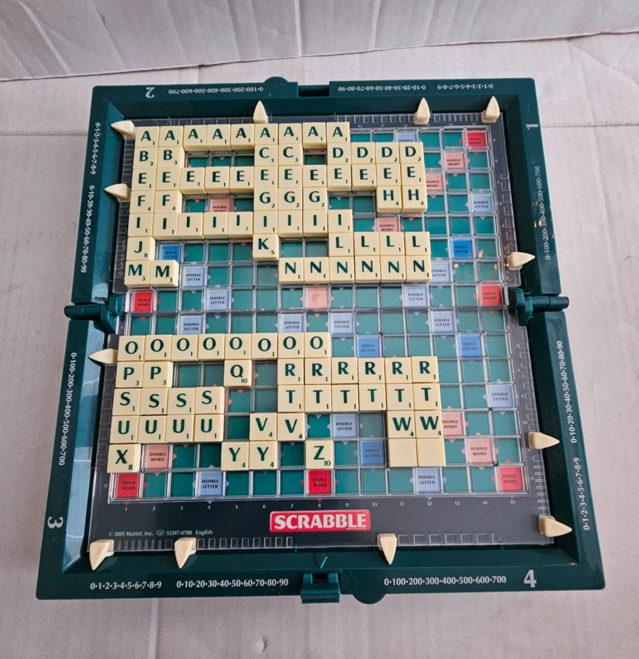 Vintage Mattel Travel Scrabble Hardcase- Clip in tiles *Complete game with Rules - Image 4 of 4