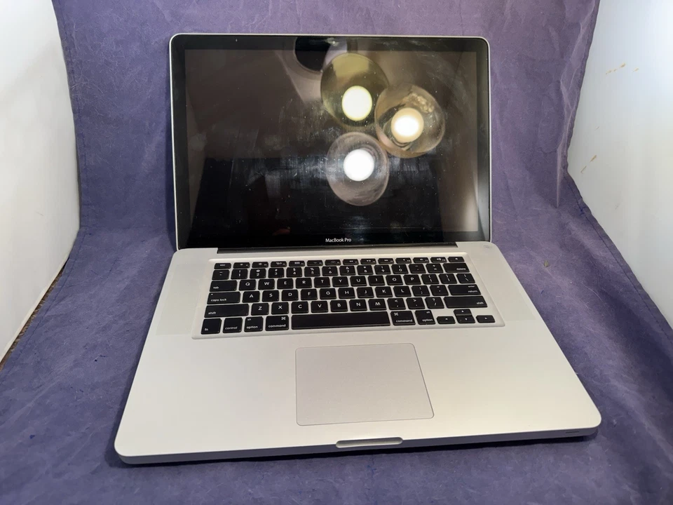 Apple MacBook Pro Display Digitizer LCD Panel A1286 Keyboard Shell Pad Laptop i7 - Image 2 of 4