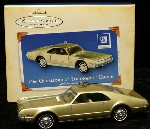 Hallmark Keepsake 1966 Oldsmobile Tornado Coupe Classic American Cars Ornament - 第 1/3 張圖片