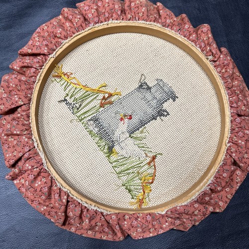 Vintage Needle Point Cross stitch Round Chicken Flowers Milk Farm 8.5” - 301 - Picture 6 of 7