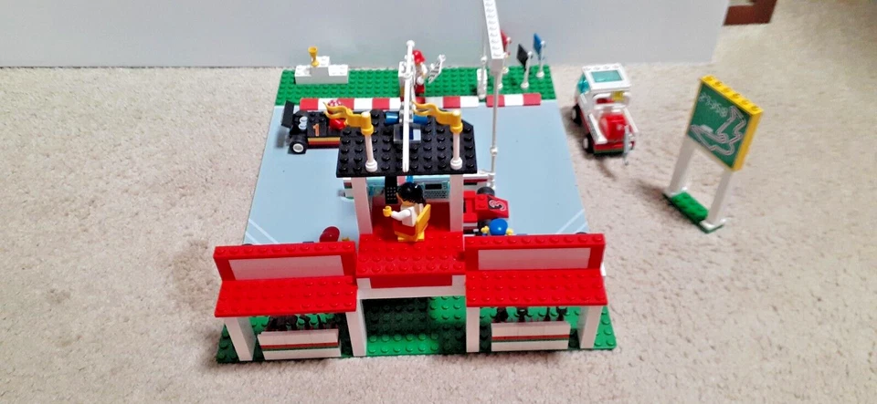 LEGO VINTAGE SET 6337 FAST TRACK FINISH UNBOXED WITHOUT INSTRUCTIONS - Image 3 of 4