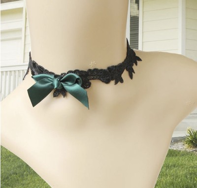 Halskette Halsreif Choker Gothic Retro schwarze Spitze Knoten Satin dunkelgrün