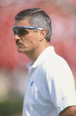 Head coach Carl Torbush North Carolina Tar Heels looks on duri- 1998 Old Photo