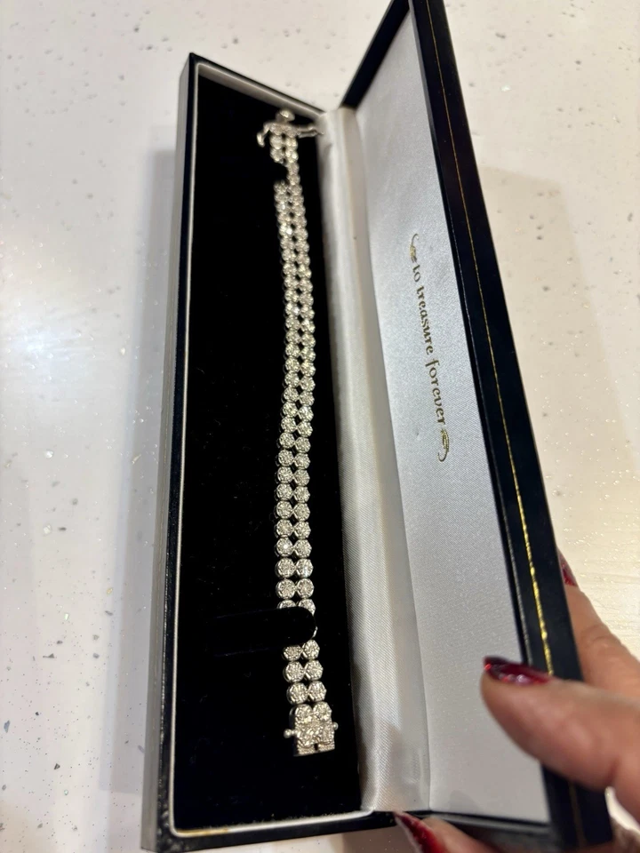 Stunning Sterling Silver And Diamond Bracelet - Image 4 of 4