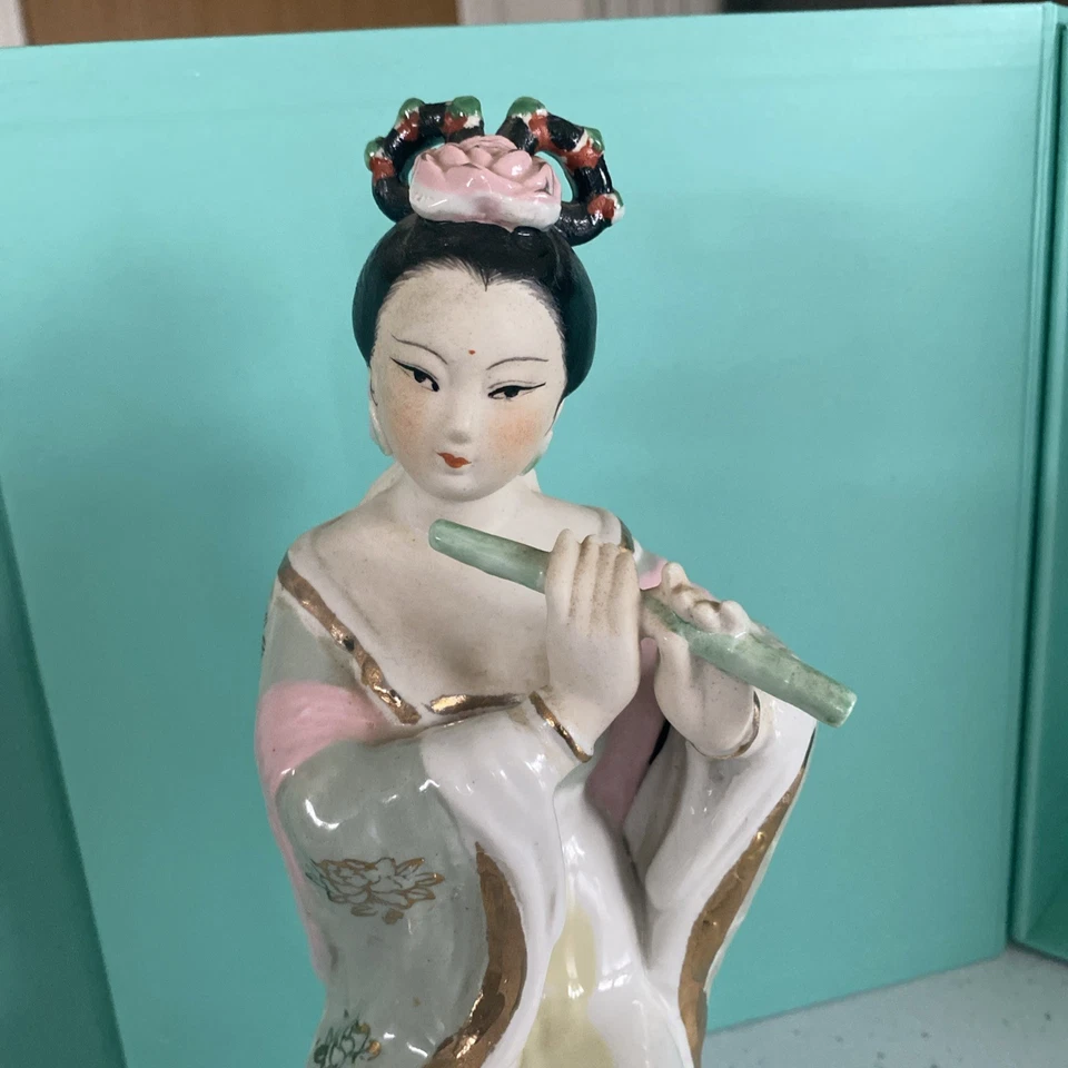 Vintage Porcelain Ghesia Figurine. - Image 2 of 4