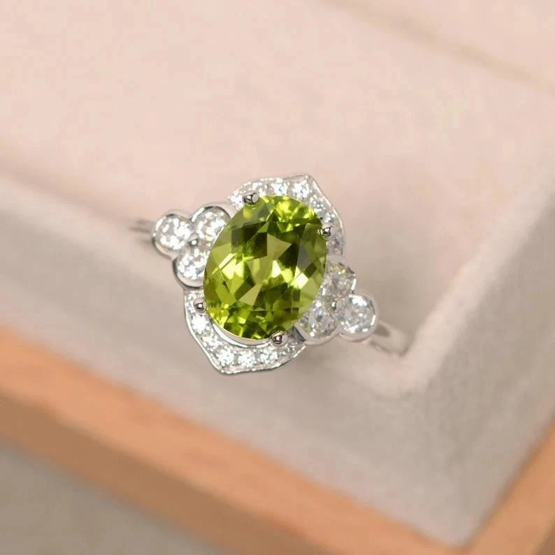 1.80Ct Oval Natural Peridot Diamond Wedding Ring in 14K White Gold Size 5.5 - Image 4 of 4