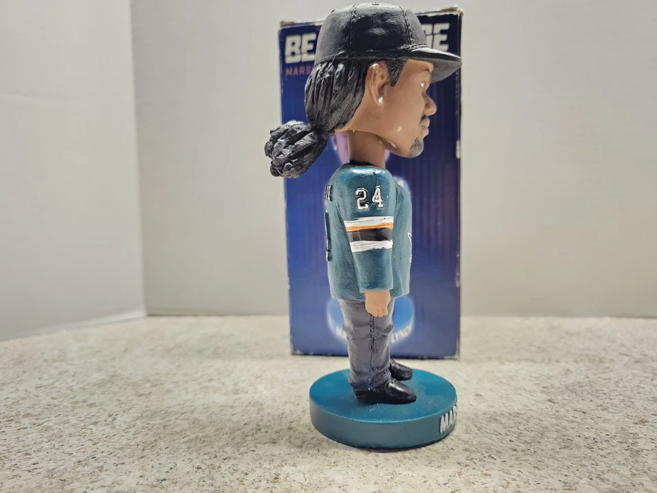 Marshawn Lynch San Jose Sharks NHL 2017 SGA Bobblehead NIB Beast Mode - Image 4 of 4
