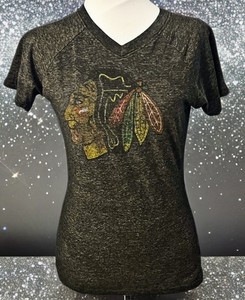 Women’s S Chicago Blackhawks Vneck Graphic Short Sleeve Tee Shirt