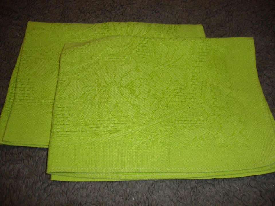 VINTAGE Lot (2) Lime Green Floral Fabric Napkins Table Linens 16" x 11"      C10 - Image 2 of 3