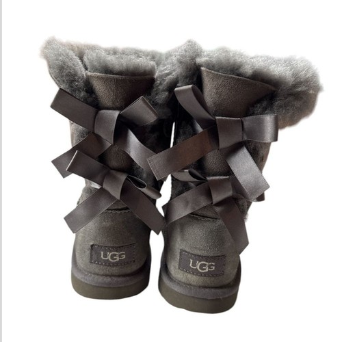 UGG Short Bailey Bow grau Wildleder Lammfell Stiefel Jugend Größe 4