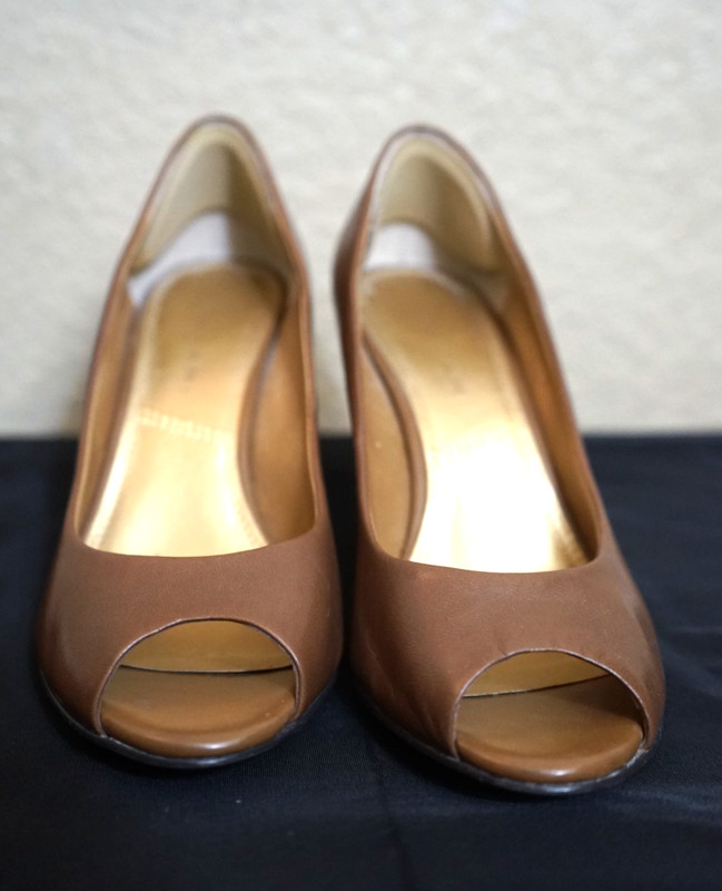 Tahari brown leather peep toe pumps size 5M