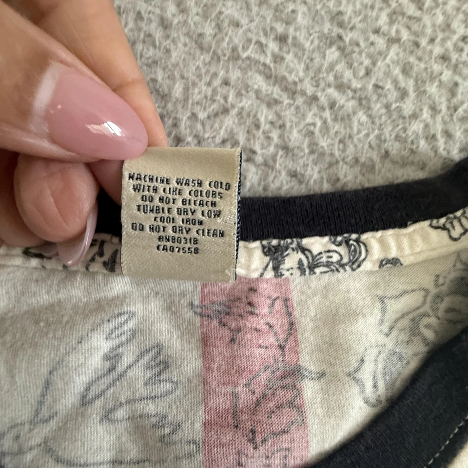 Camisa Y2K Lucky Brand Grande Asiática Timbre Gráfico Camiseta Paz Foto 3 de 4