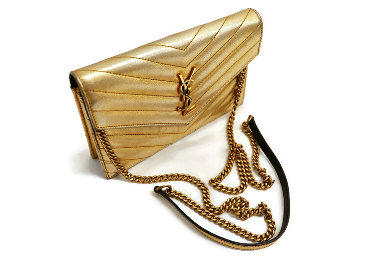 SAINT LAURENT Borsa a tracolla portafoglio in oro monogramma Metalasse