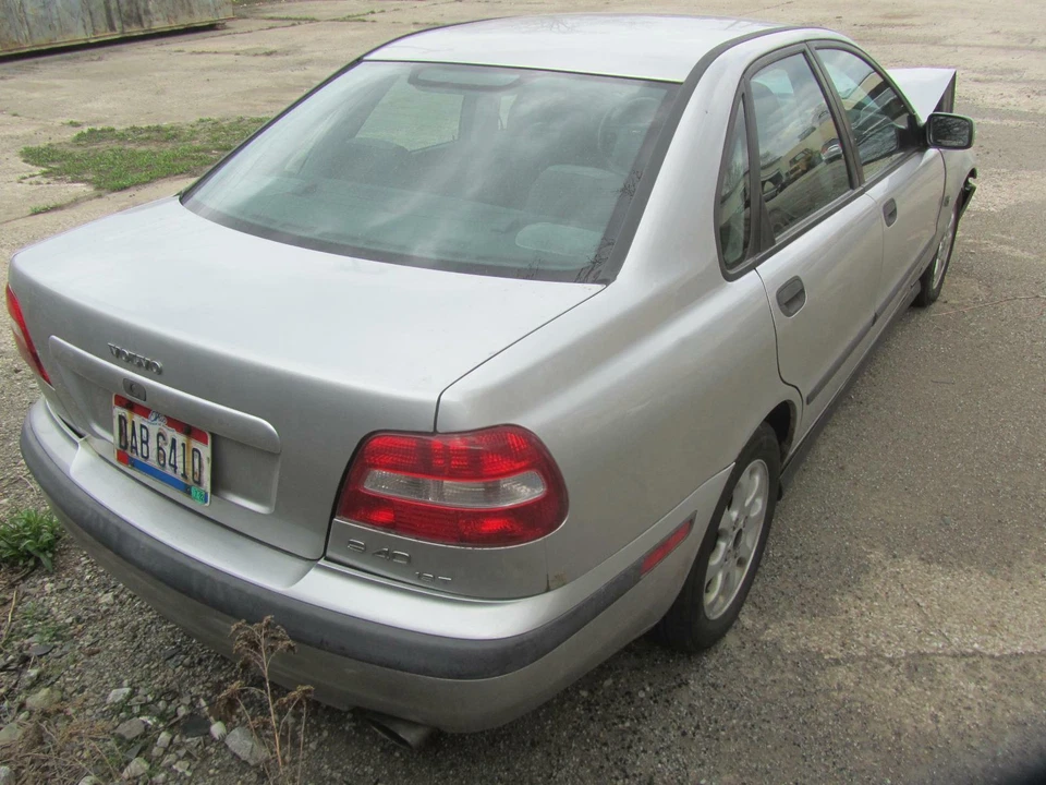 00-03 VOLVO V40 1.9L Turbo Super-Charged Tank Mounted Gas Fuel Pump Assembly - Image 4 of 4