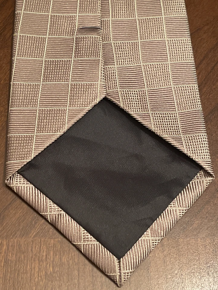 Axcess Hand Made 100% Silk Men’s Neck Tie Made In China - Image 2 of 4