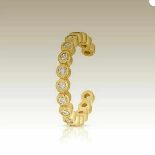 Conjunto de bisel de diamante de corte redondo de 0,20 quilates creado en laboratorio brazalete de oreja acabado de oro amarillo de 14 k Foto 3 de 4