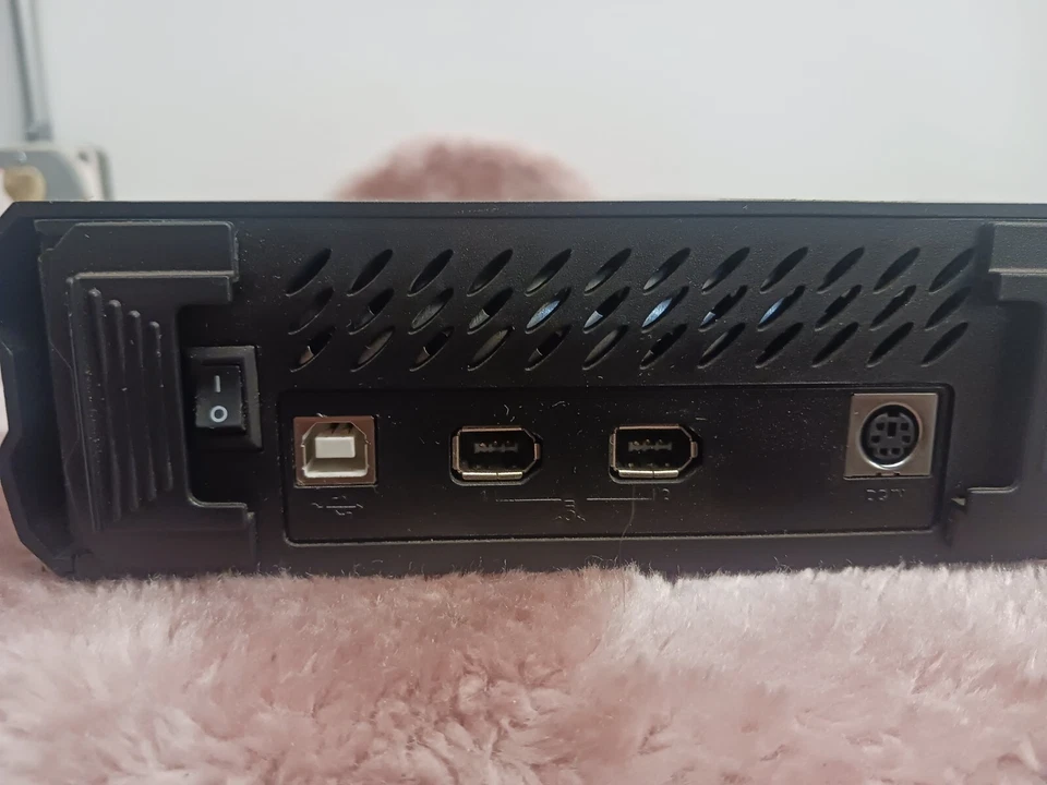 For parts! PLEXTOR PX-810UF DVD/CD Rewritable Drive - Image 4 of 4