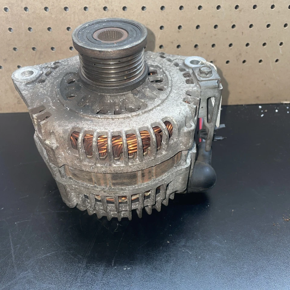 Conjunto de alternador 2009-2012 Nissan Rogue 2.5L fabricante de equipamento original - Imagem 2 de 4