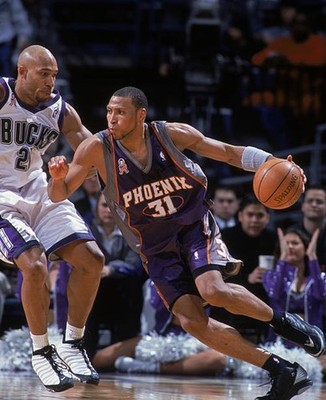 Forward Shawn Marion Phoenix Suns drives past forward Darvin Ham - 2002 Photo