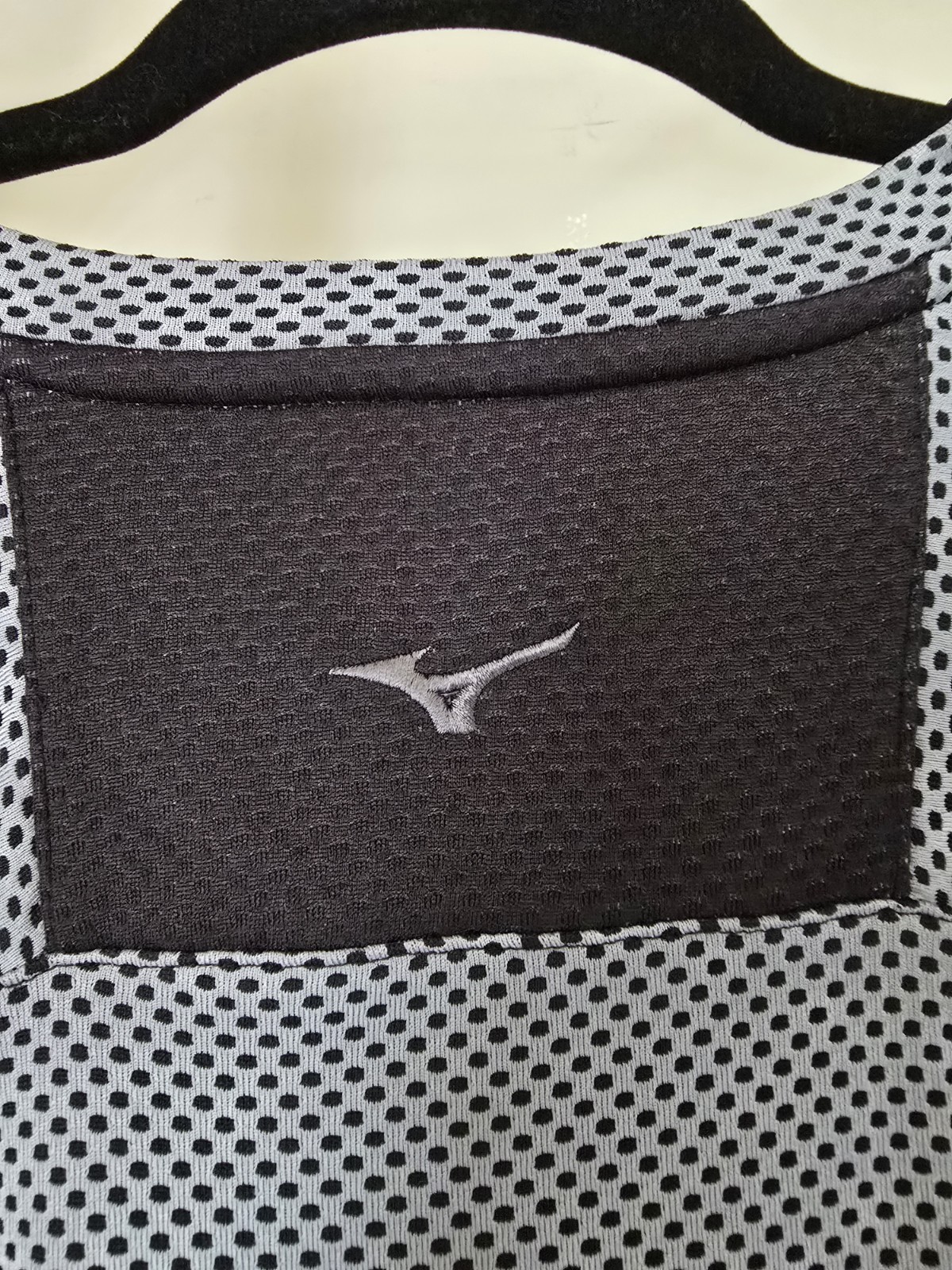 Mizuno Fast Pitch Shirt L/S V-Neck Base Layer Logo Men M Gray Black Workout Poly