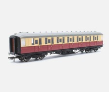 Hornby R4179A BR 61ft 6in Corridor 1st Class Coach E11020E