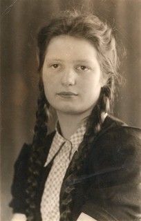 Photo Young Girl with Pigtails Lady Girl Studio Vintage 1945