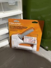 Fiskars Built to DIY Precision Staple Gun 6in USES JT21 5/32-5/16in OR 530 4-8MM