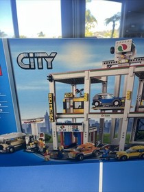 LEGO City Garage (4207, 933 pieces, 2012) New (old stock)