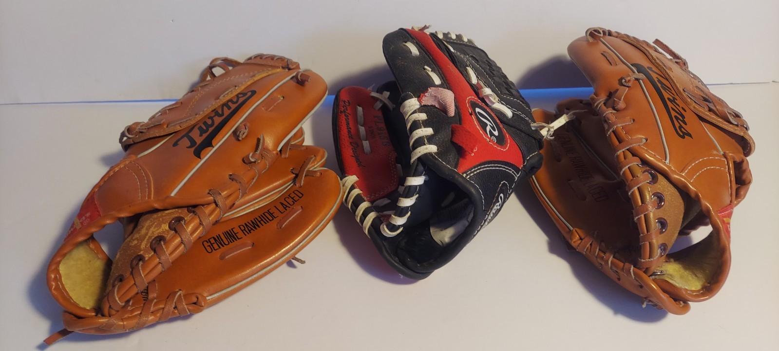Child's baseball glove 3 gloves 1 right hand RHT and 2 left hand LHT Good