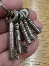        LOT OF SMALL LITTLE VINTAGE OPEN BARREL SKELETON KEYS ANTIQUE