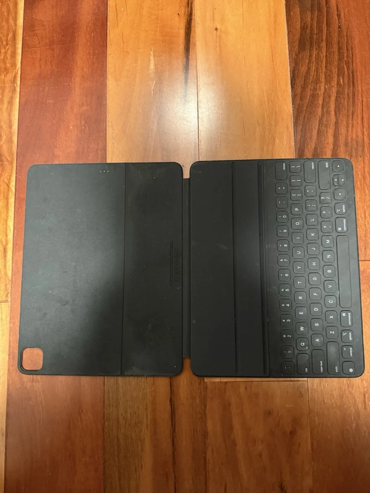 Apple Magnetic Keyboard & Case Compatible With iPad Pro 12.9 Inch 5th Generation - Image 3 of 4