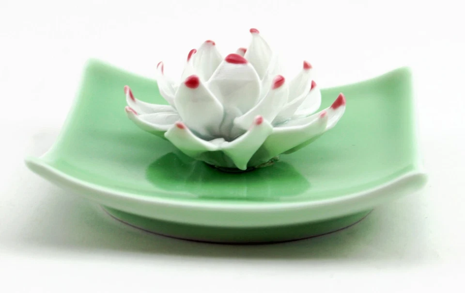 Лотос в квадратной тарелке благовония горелка держатель керамическая тарелка благовония светло-зеленый  - Изображение 2 из 4