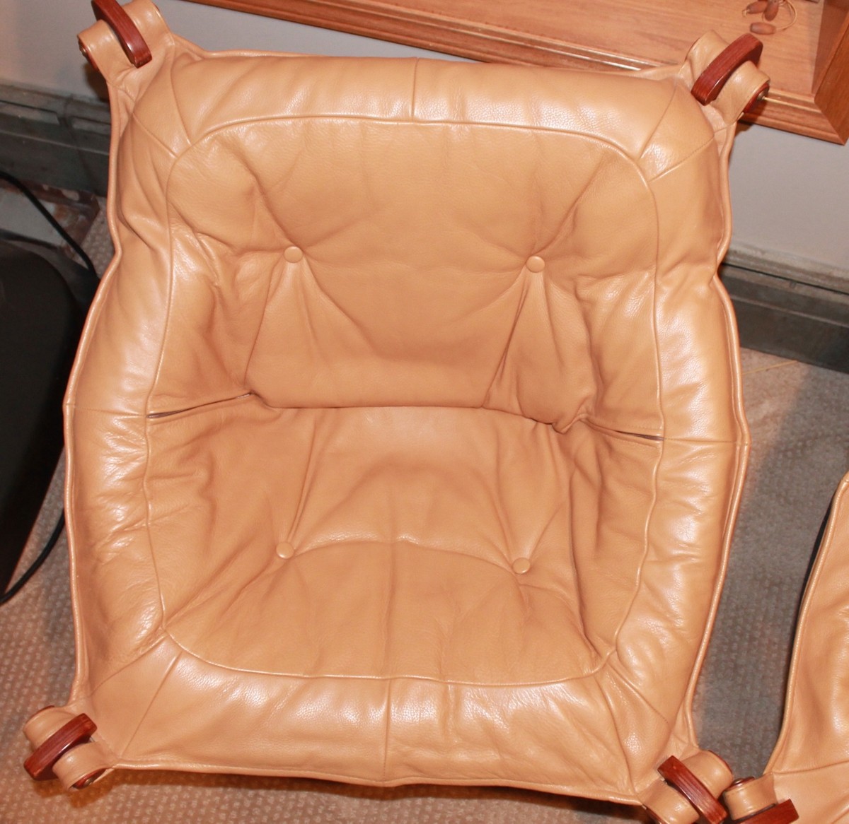【良品】イエリアーダ LUNA CHAIR ルナチェア ヴィンテージ ノルウェー製ビンテージ本革椅子LUNAチェア｜アンバーデザイン