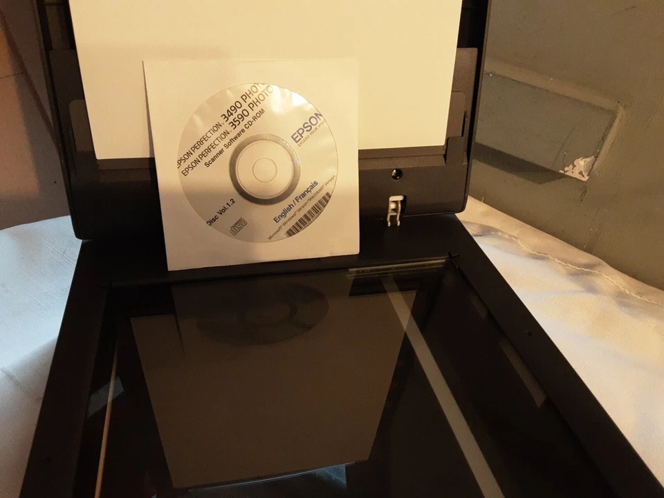 Epson Perfection 3490 Photo Flatbed A4 Photo Document Scanner WITHOUT Power + CD - Image 3 of 4