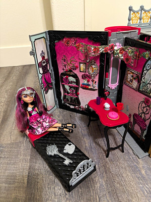 Ever After High Briar Beauty Thronecoming Doll And Playset with accessories