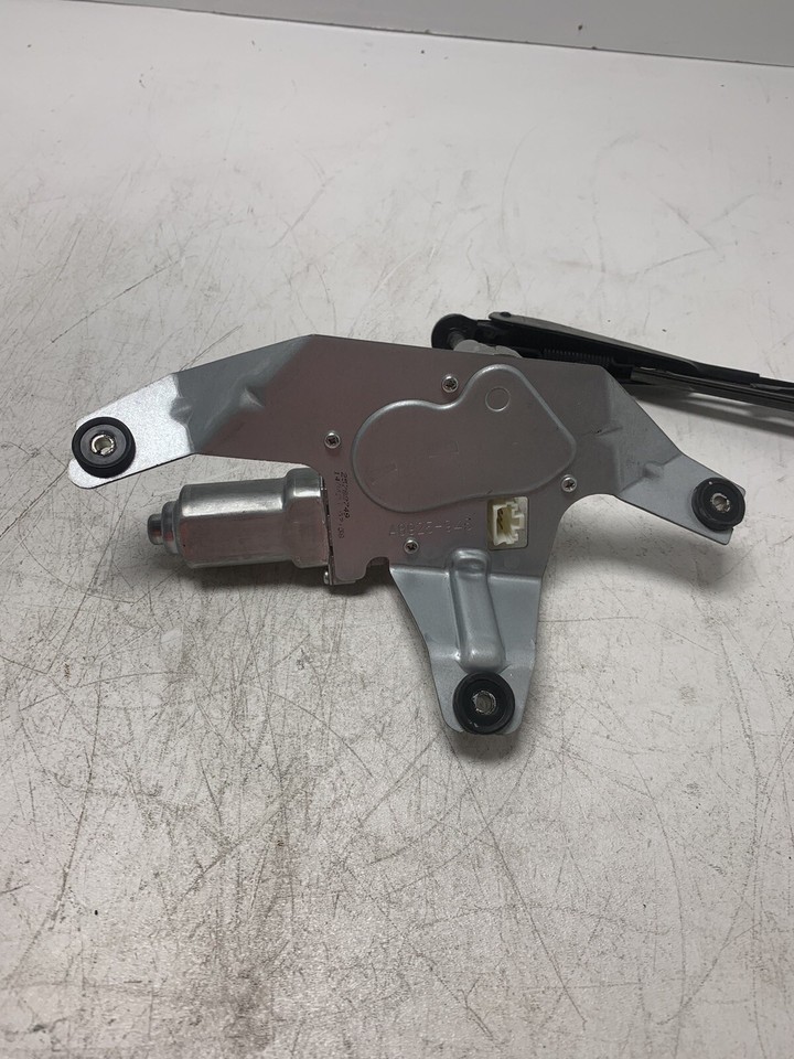 20102017 Chevy Equinox Rear Windshield Wiper Motor A8925945 USED OEM