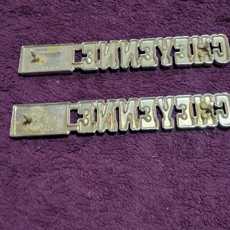 1 par de 71 72 emblemas de guardabarros chevy cheyenne OEM Foto 3 de 3