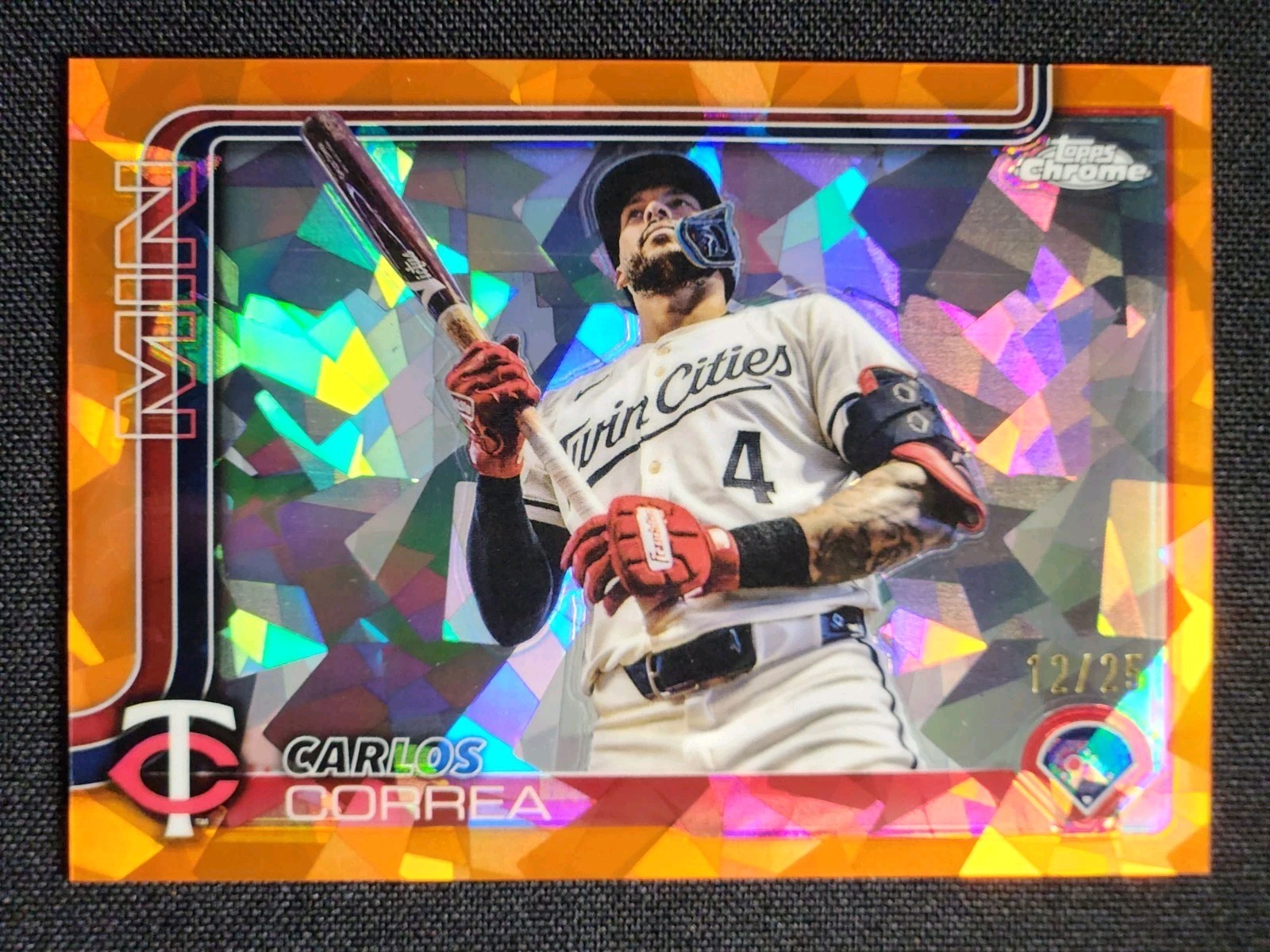2025 Topps Chrome Sapphire Carlos Correa Image Variation Orange Refractor /25