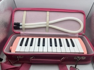 Schoenhut Melodica Blow Horn,Piano Puff ‘n Play, W/mouthpiece And Flexible Tube